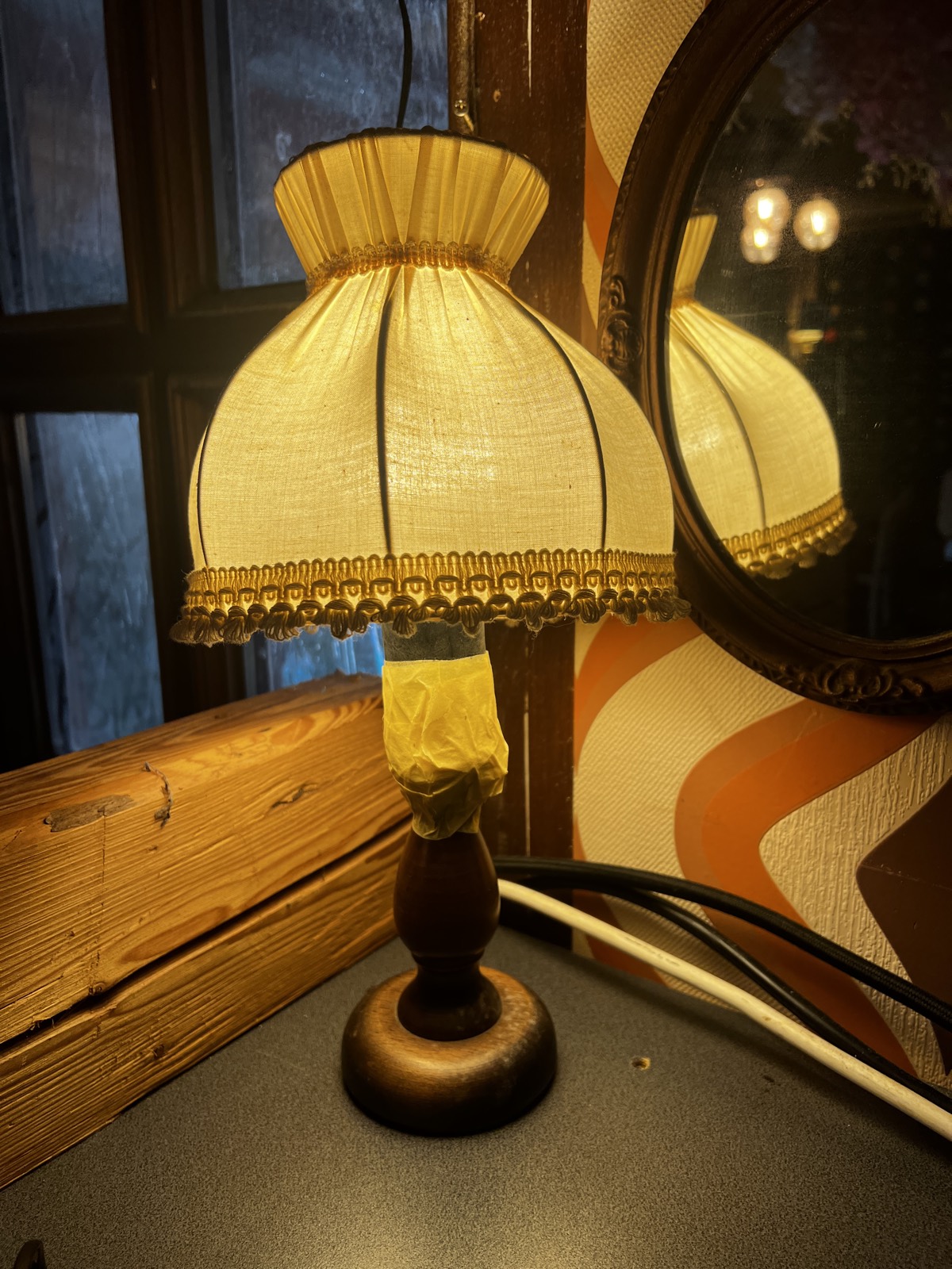 Vintage-Lampe am Fenster